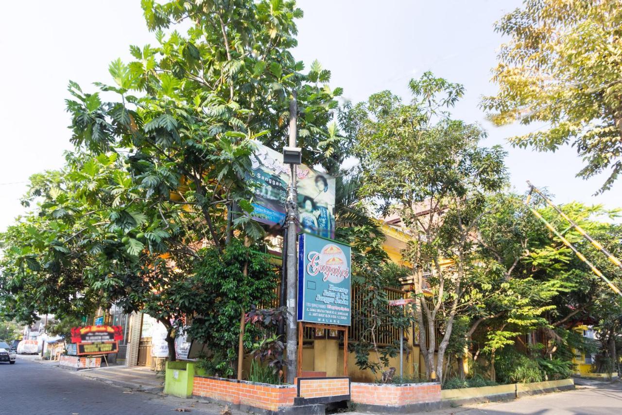 Homestay Gayatri Sawojajar Near Univ Negeri Malang Kampus 2 Mitra Reddoorz Exterior foto
